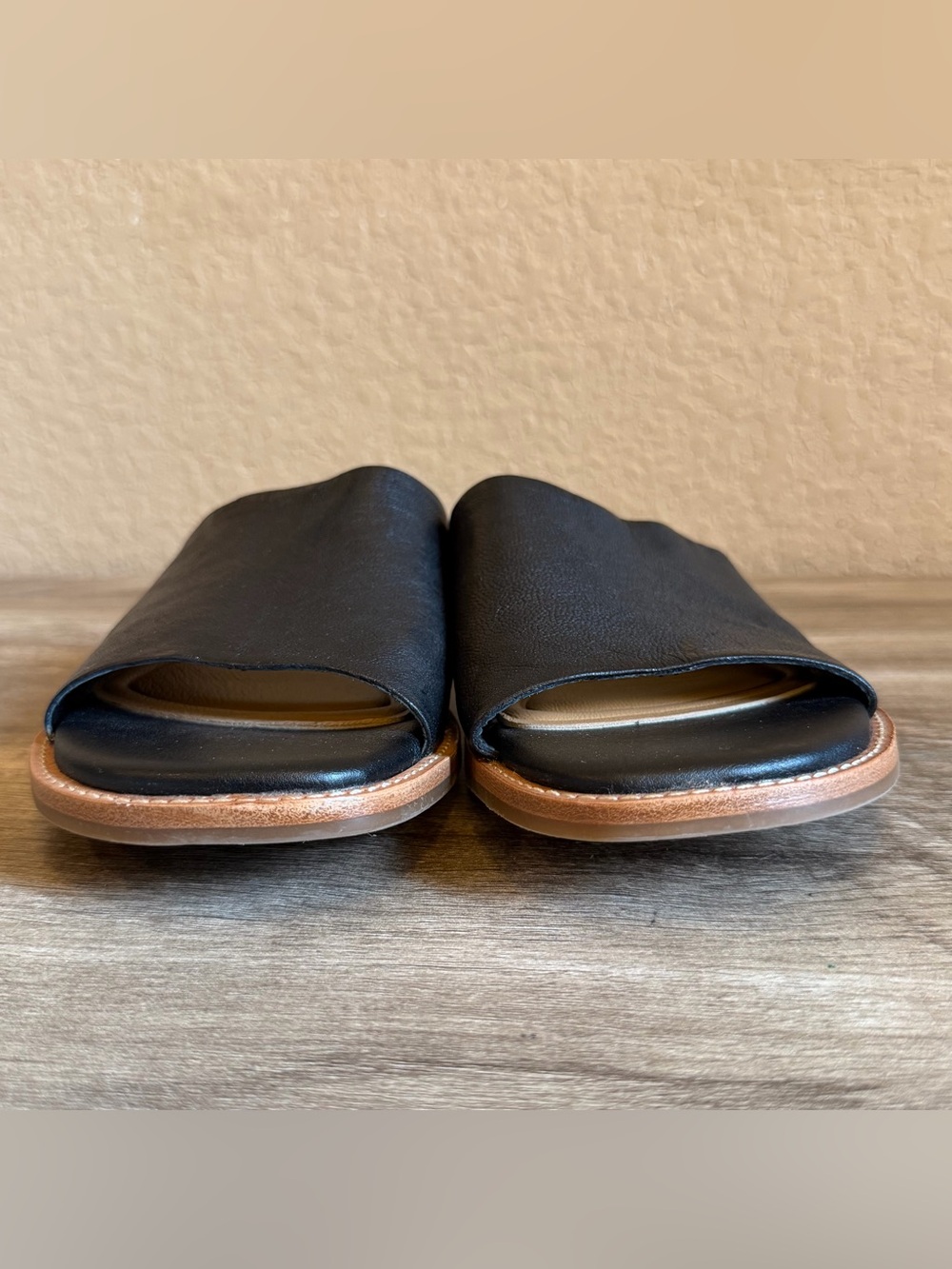 Sofft Noble Leather Slides - Picture 5 of 10
